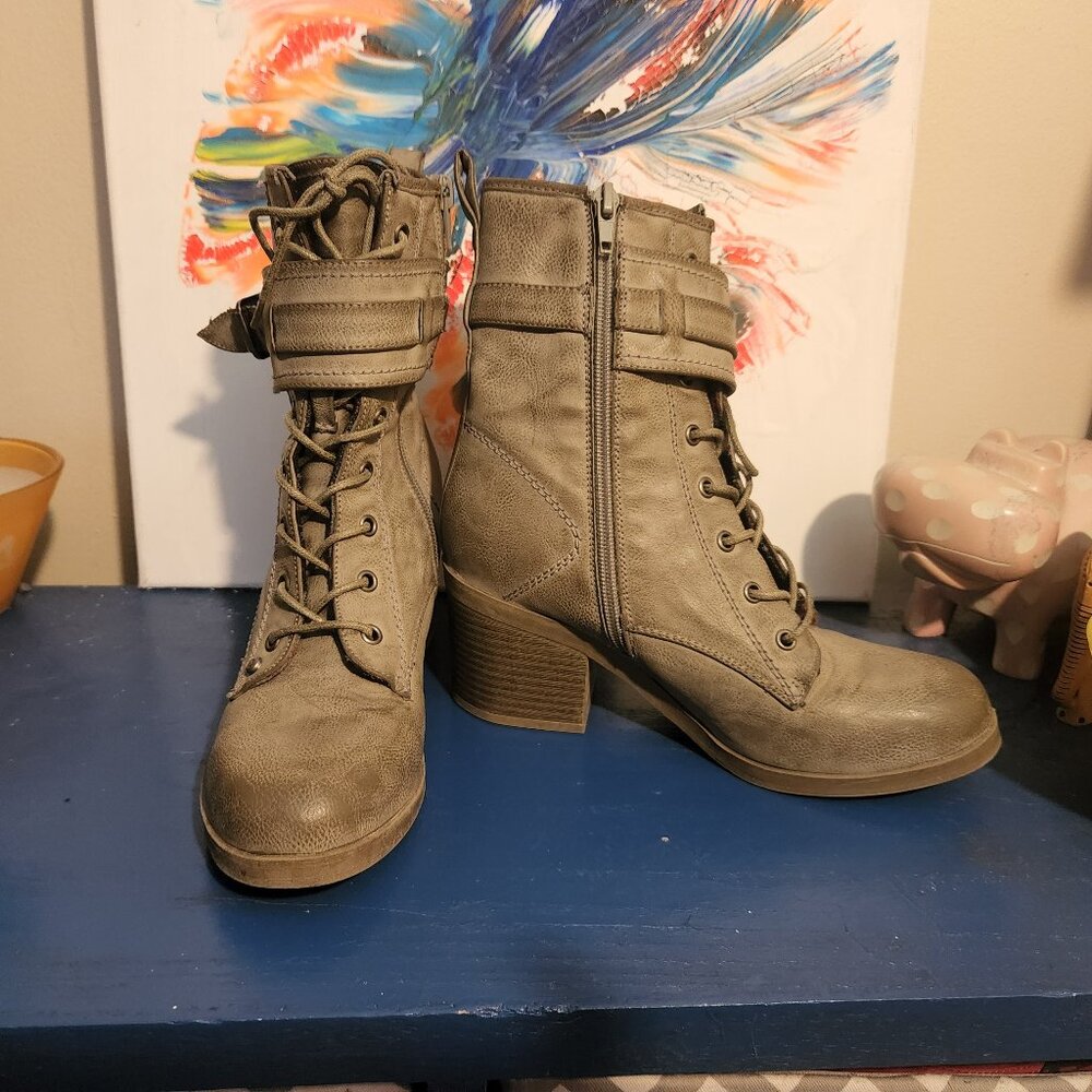 women's 6.5 G by GUESS gray distressed faux leather heeled combat boot zip/lace